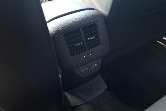 VOLKSWAGEN T-Roc Photo 22