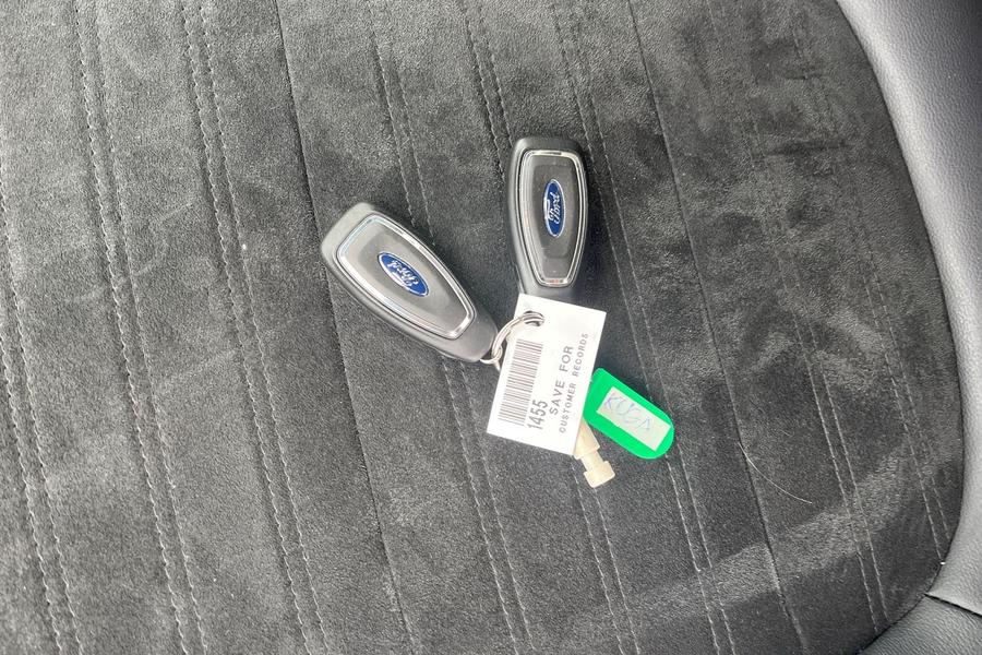 Ford Kuga Photo autoimg-11285f0cc84e1c02c2b20eeea7039c9a823397ef.jpg