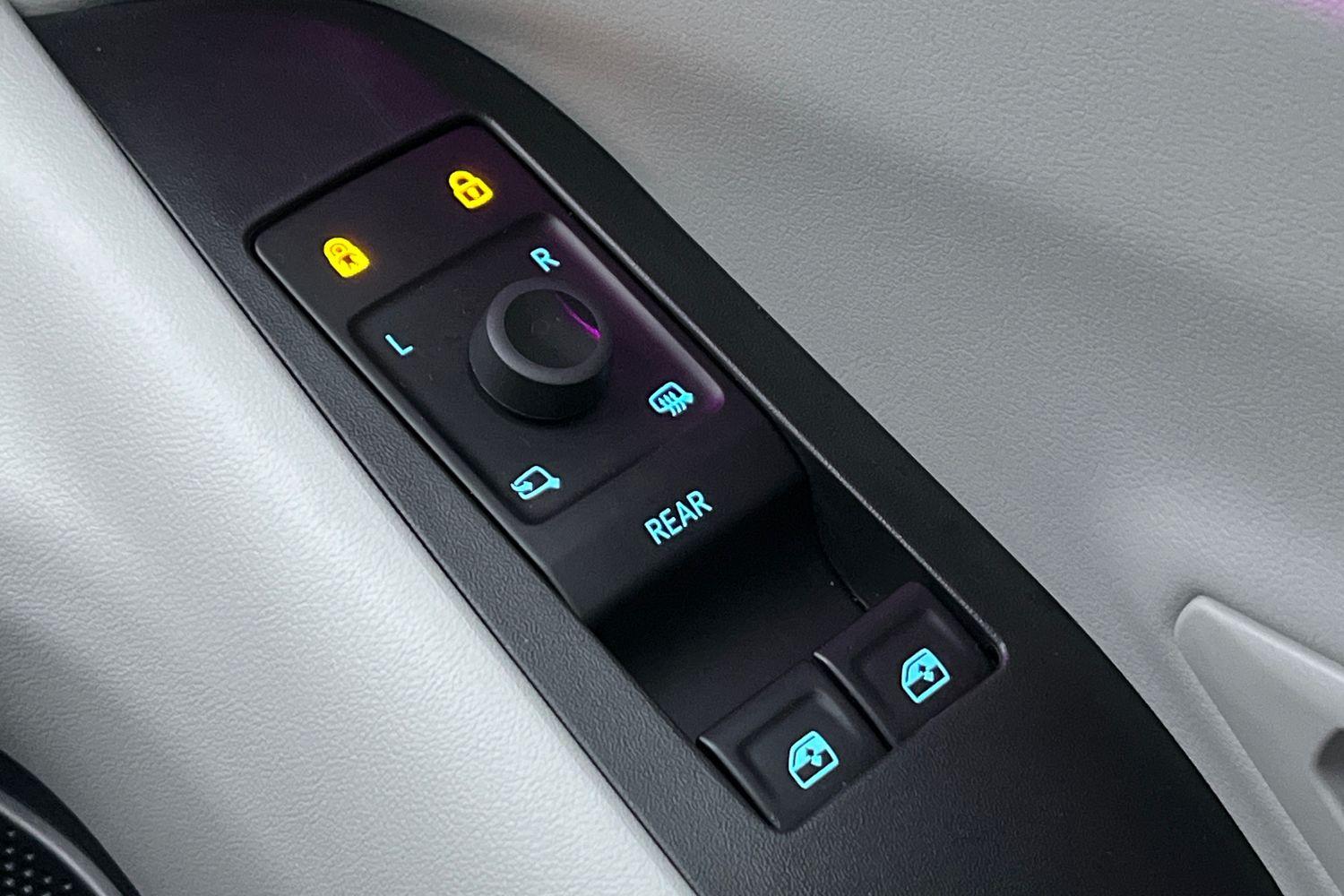 Ford EXPLORER Photo 15