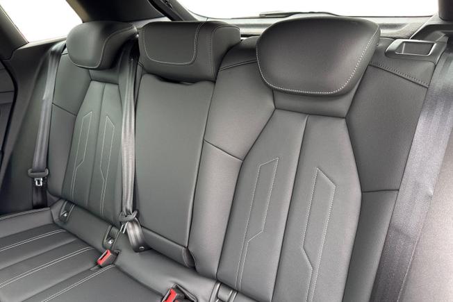 Audi Q4 Photo 9