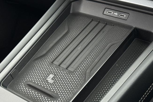 VOLKSWAGEN T-Roc Photo 25