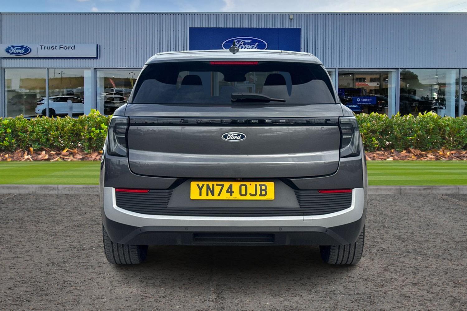 Ford Explorer Photo 6
