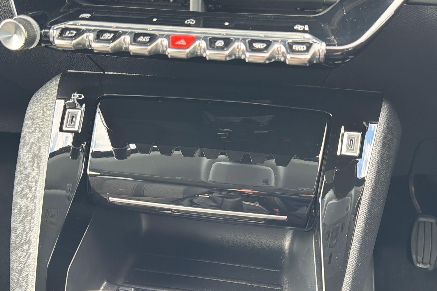 Peugeot 208 Photo 28