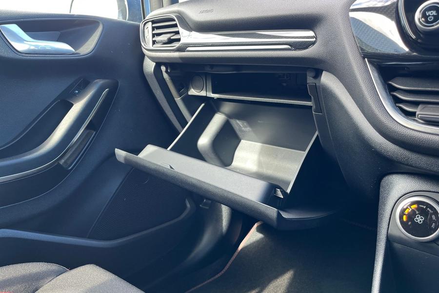 Ford FIESTA Photo autoimg-11437f257adabf210863e6f8046d844cc6b80561.jpg