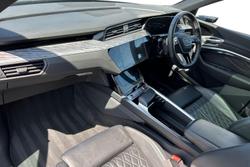 Audi e-tron S Photo 2