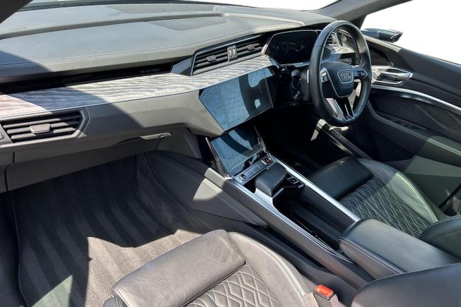 Audi e-tron S Photo 2