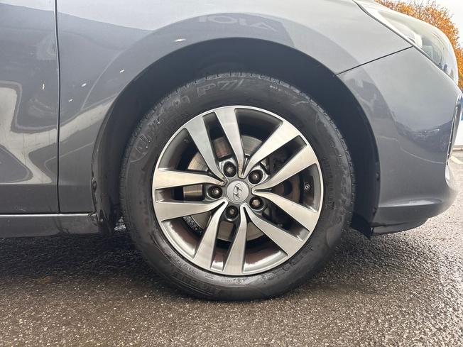 HYUNDAI i30 Photo 5