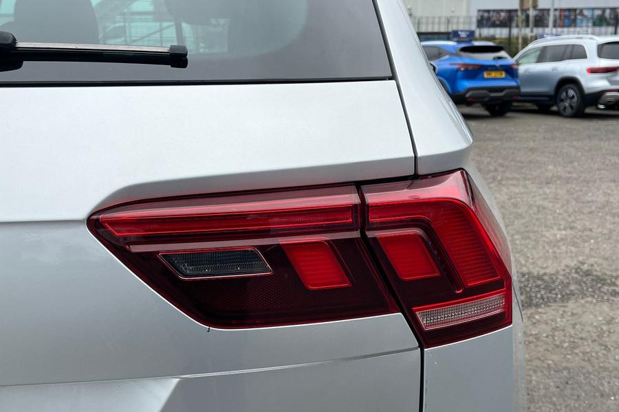 Volkswagen TIGUAN Photo autoimg-11484770ba9a1eef55f718168d6546e71af92f02.jpg