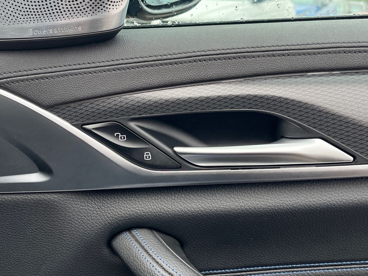 BMW 5 Series Photo 29
