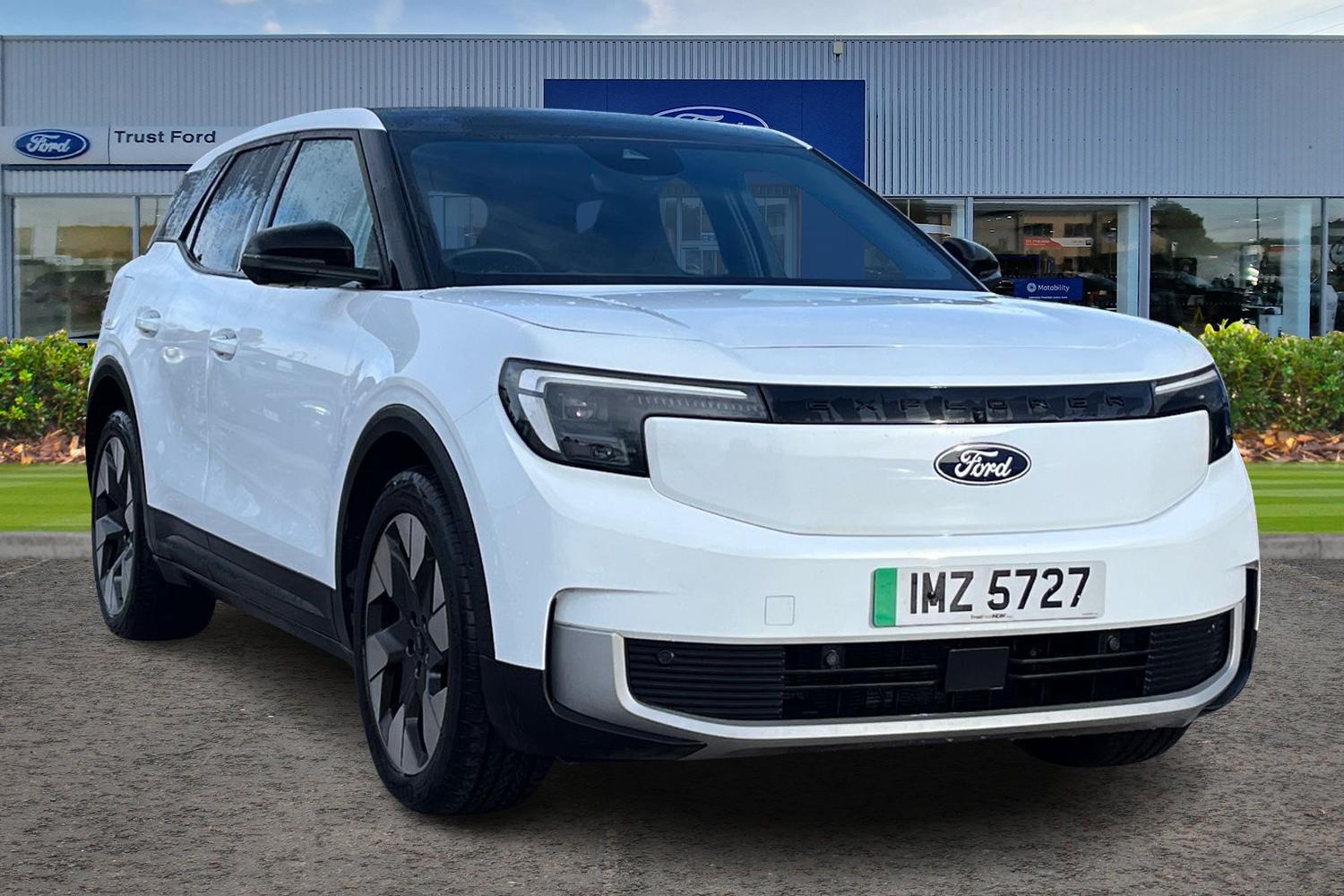 Ford Explorer Photo 0