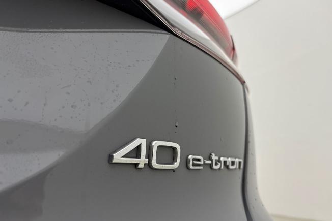 Audi Q4 Photo 24