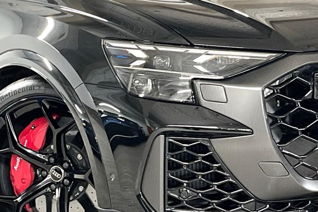 AUDI Rsq8 Photo 19