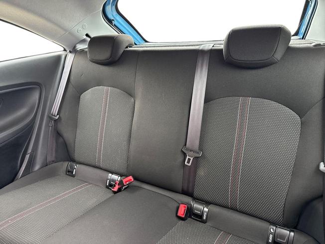 VAUXHALL Corsa Photo 9
