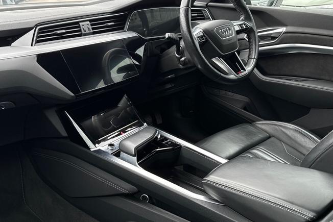 Audi e-tron Photo 25