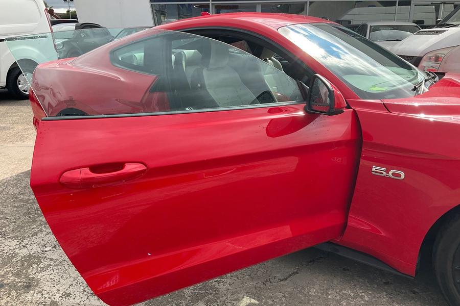 Ford MUSTANG Photo autoimg-116d2775260317d4fb43a7d4f11d27b2bfe6d025.jpg