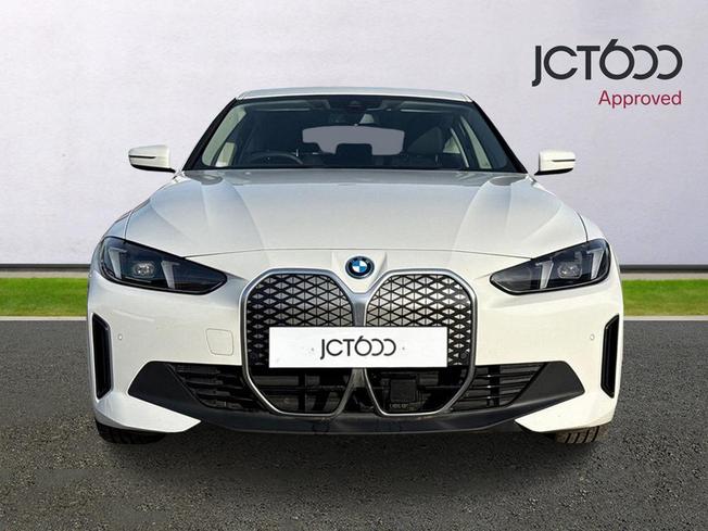 BMW I4 Photo 8