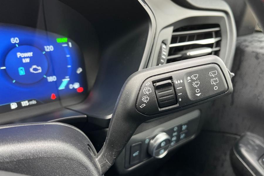Ford Kuga Photo autoimg-1175859a5db24609fb35297e2f6a5e2608d95fd7.jpg