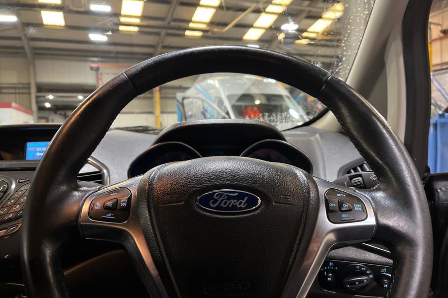 Ford ECOSPORT Photo autoimg-1176df8ae8a5d6a461fa2a1b38b357be7e853439.jpg