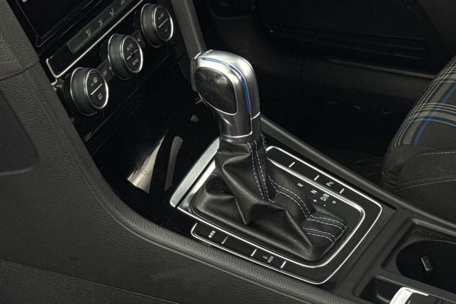 Volkswagen Golf Photo 43