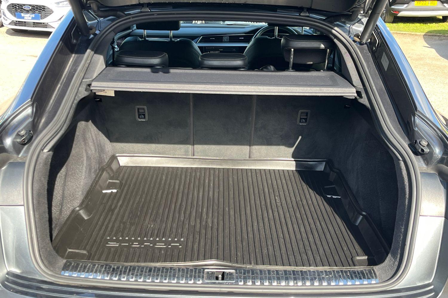 Audi e-tron Photo 20