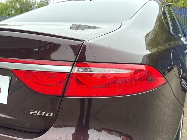 Jaguar XF Photo 18