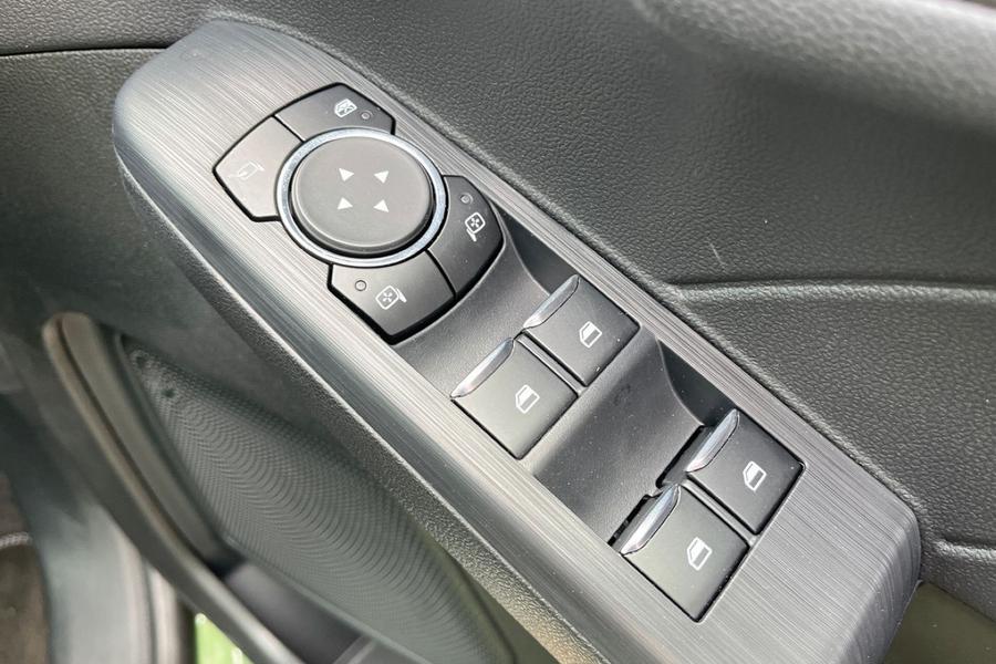 Ford Kuga Photo autoimg-118d9f8cff1028dabe8b1cd92cce4973a1839676.jpg