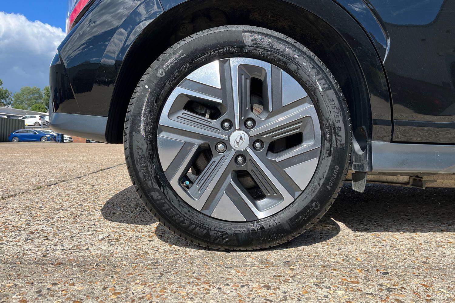 Hyundai KONA Photo 7