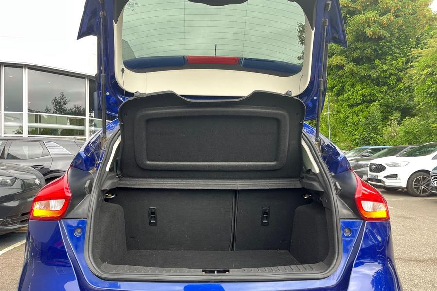 Ford FOCUS Photo autoimg-11954e784c6061763d3559c799fc3be77c1cdf0b.jpg