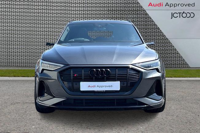 Audi e-tron S Photo 8