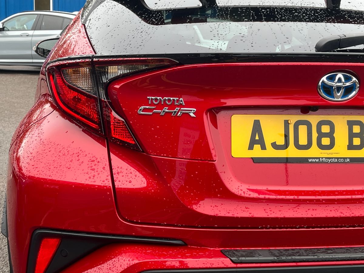 Toyota C-HR Photo 18