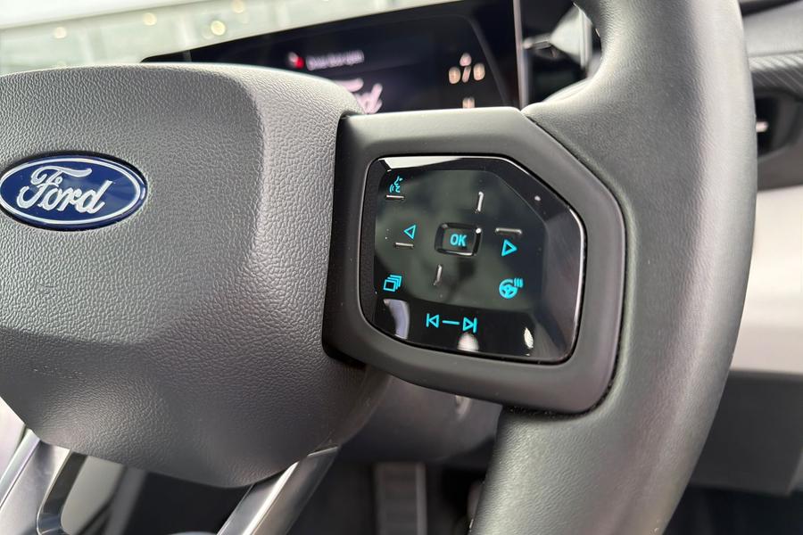 Ford Explorer Photo autoimg-119a68b483f2359a8174eb03d8557bb394040fd7.jpg