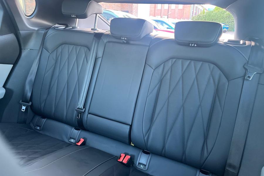 Ford CAPRI Photo autoimg-11aabeb7d5310ab1a70702ecb94d2e1eb7a375b0.jpg