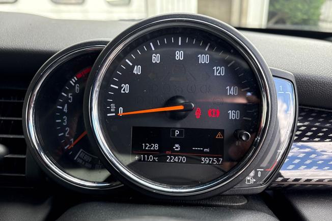 MINI Hatch Photo 15