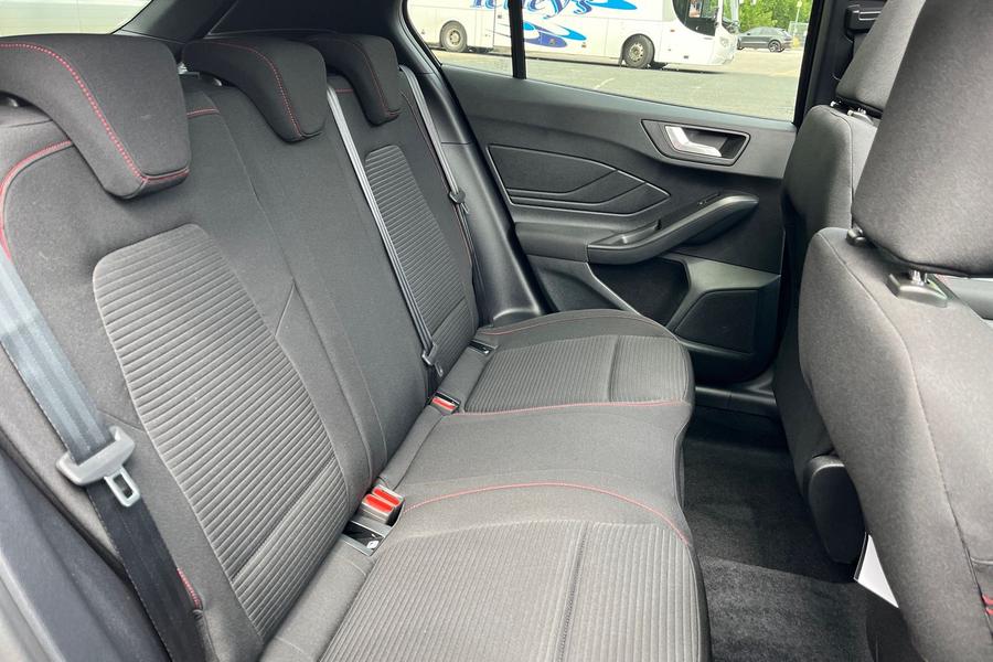 Ford FOCUS Photo autoimg-11bb722b293f5621dab8f96f8a7e18498a621d46.jpg