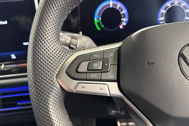 VOLKSWAGEN Tiguan Photo 16