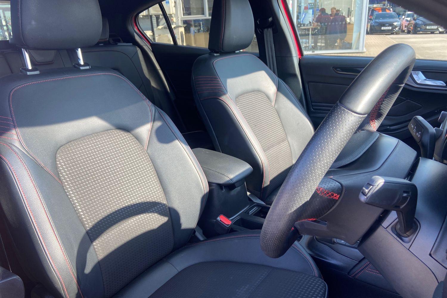 Ford FOCUS Photo 16