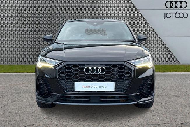AUDI Q3 Photo 9