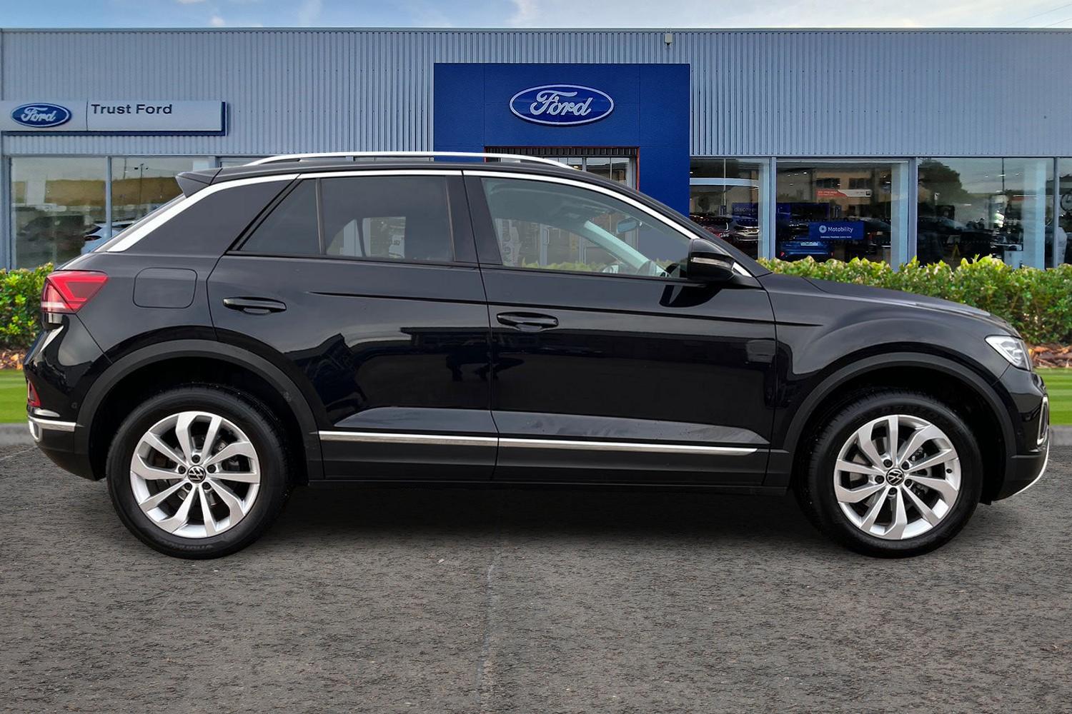 Volkswagen T-Roc Photo 2