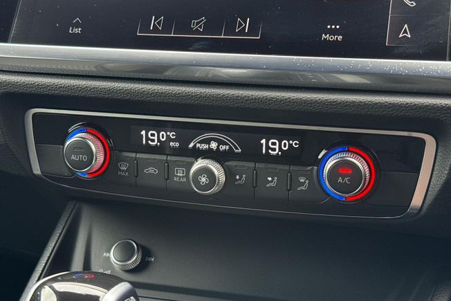 Audi Q3 Photo 35