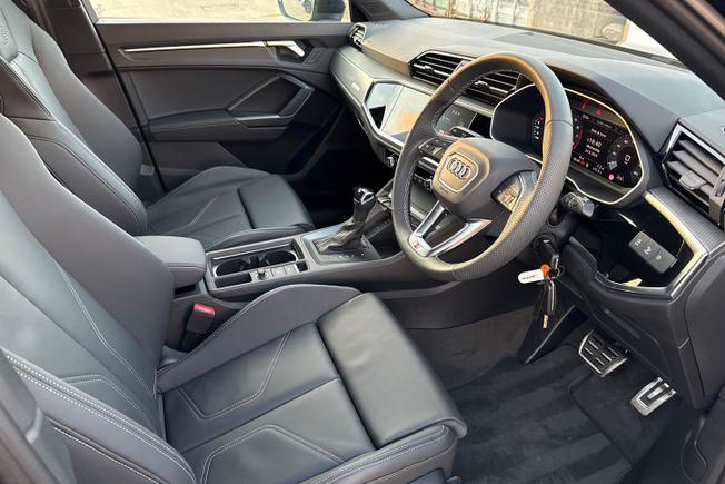AUDI Q3 Photo 32