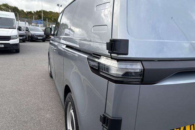 VOLKSWAGEN ID. Buzz Cargo Photo 48