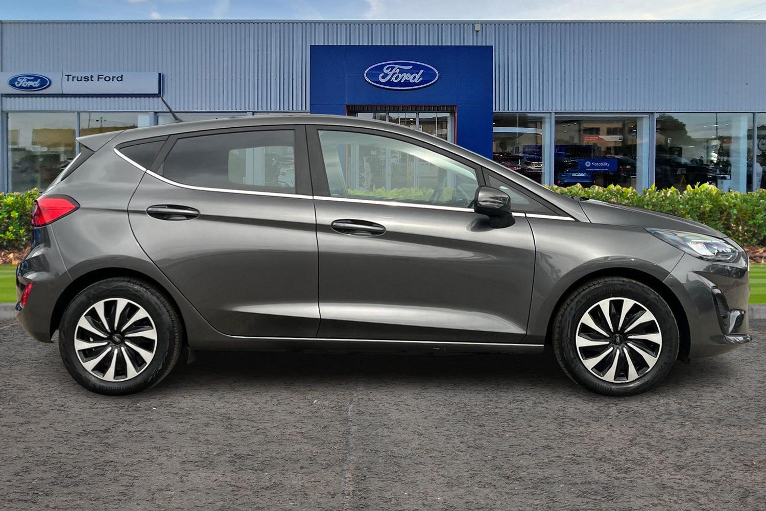 Ford FIESTA Photo 2