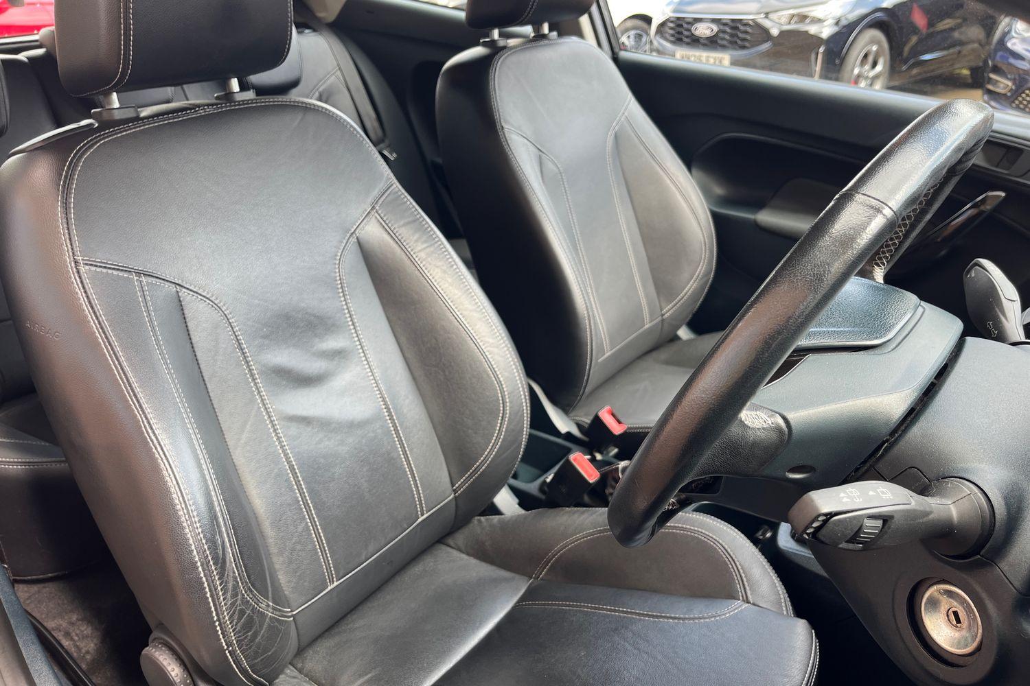 FORD FIESTA Photo 16