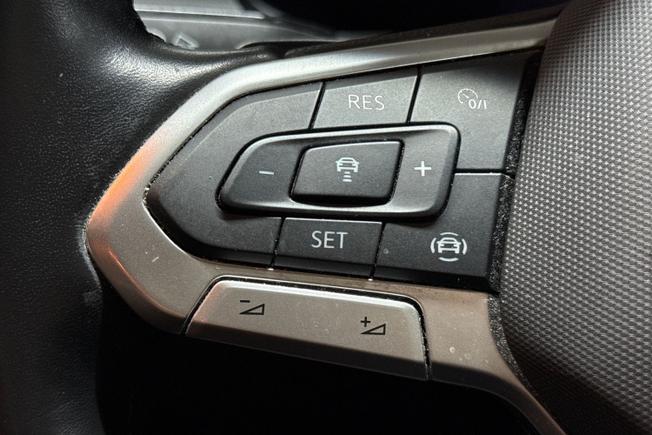 VOLKSWAGEN T-Roc Photo 16