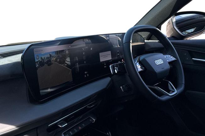AUDI Q3 Photo 2