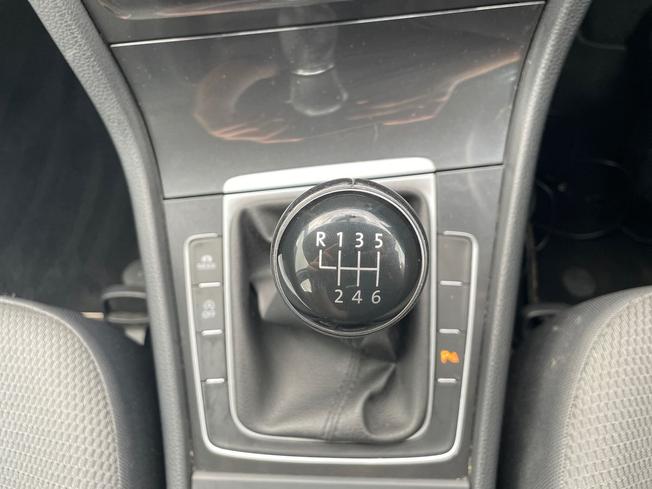 Volkswagen Golf Photo 26