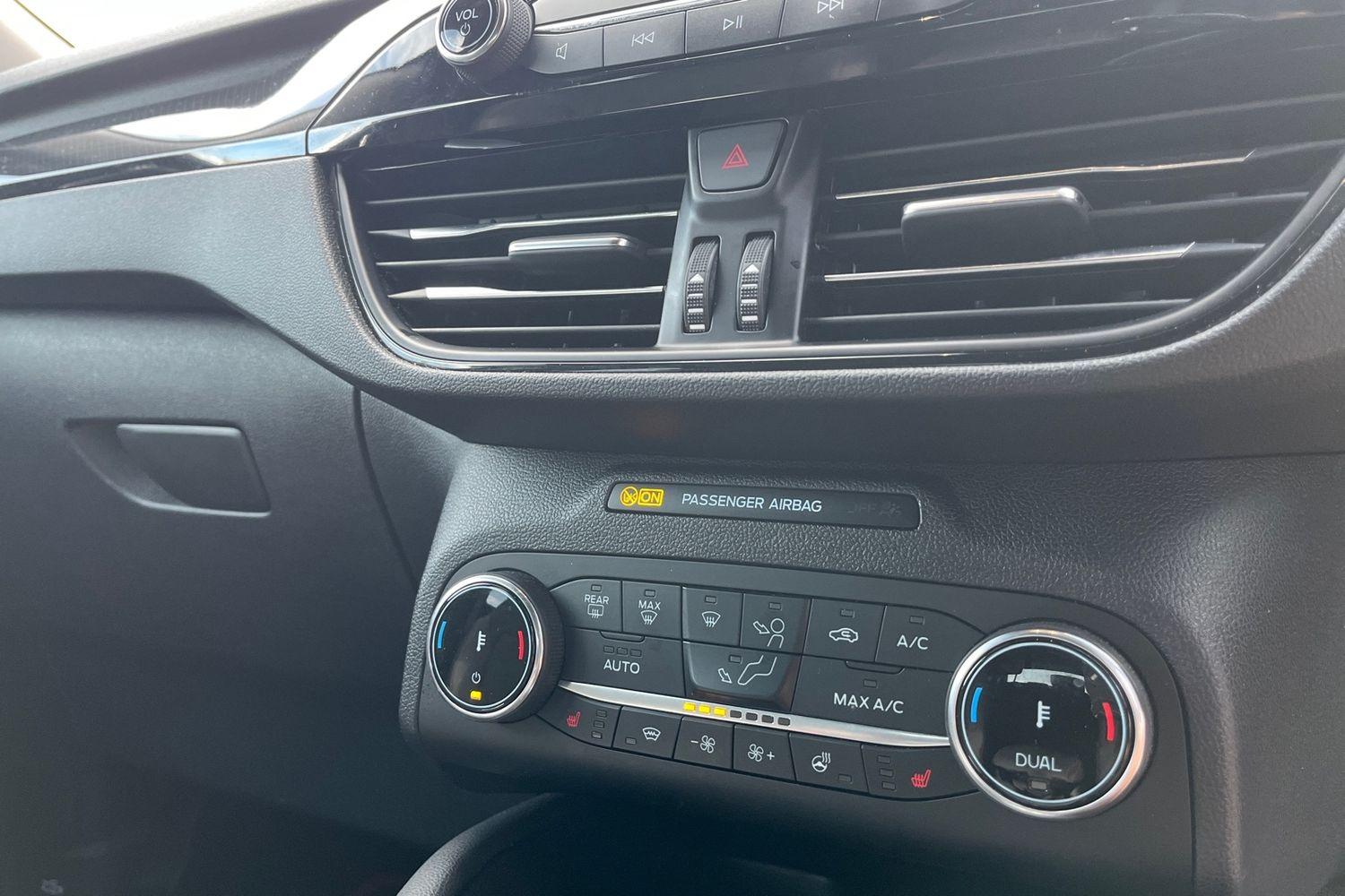 Ford KUGA Photo 36