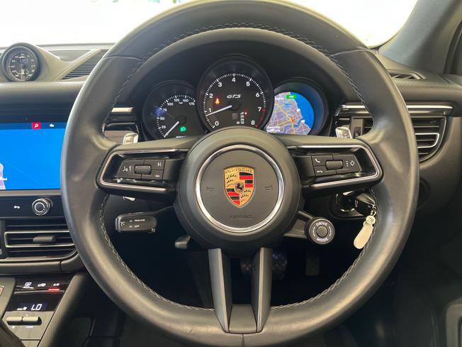 PORSCHE Macan Photo 17
