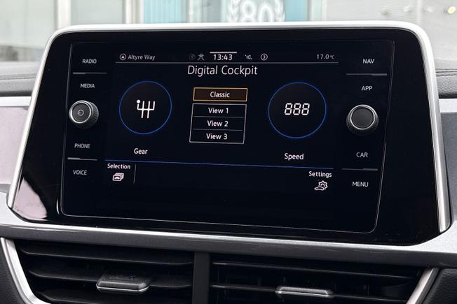 VOLKSWAGEN T-Roc Photo 34