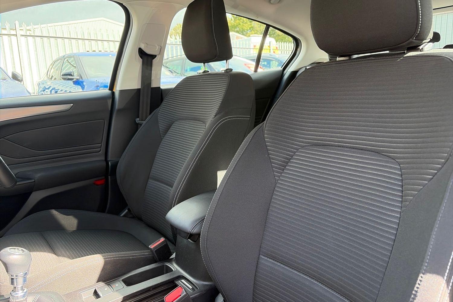 Ford Focus Photo 18